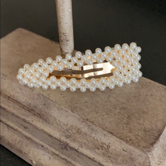 Really Beautiful Pearl Hair Clips - Picture 2 of 4